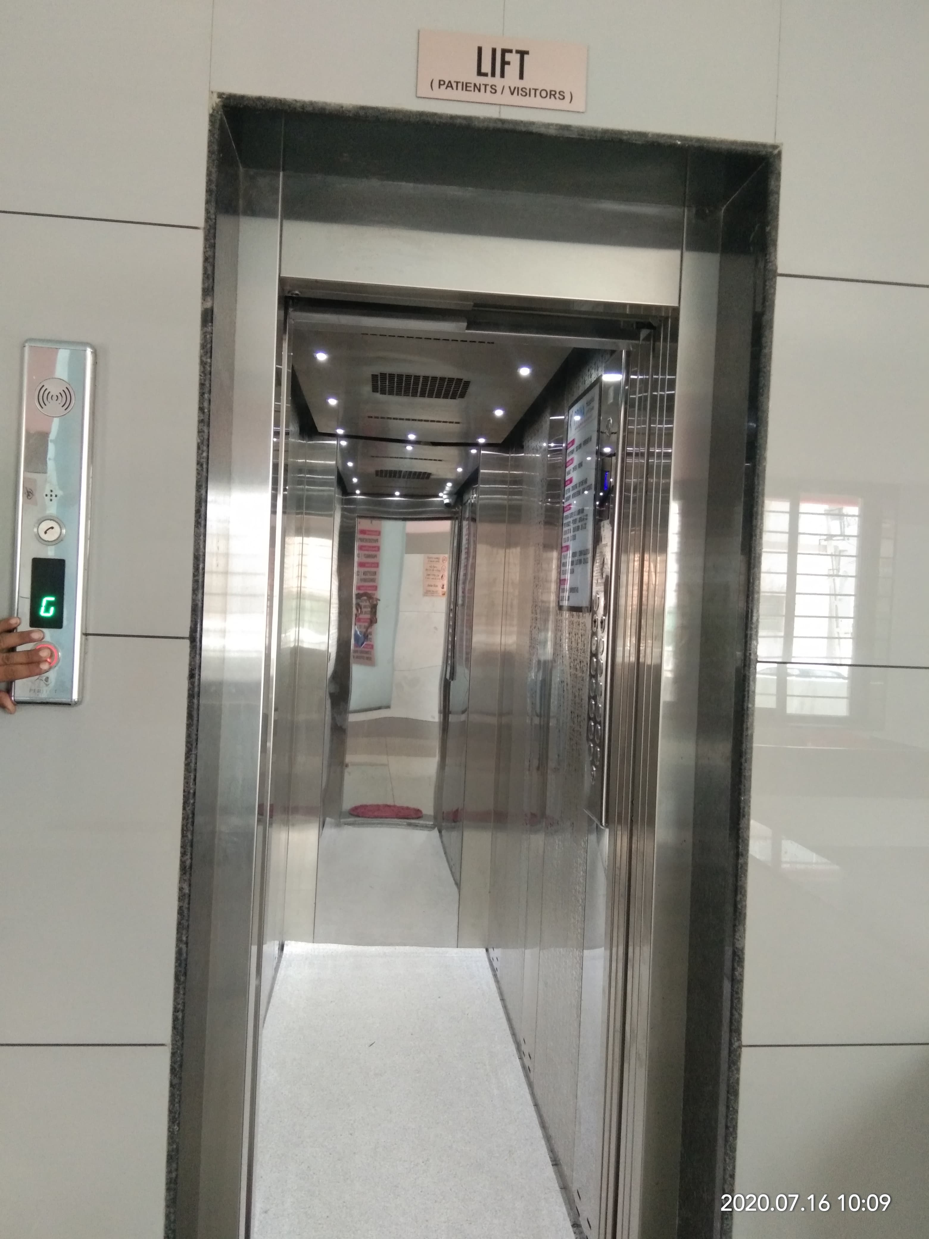 Elevator cabin with decorative ceiling and lighting